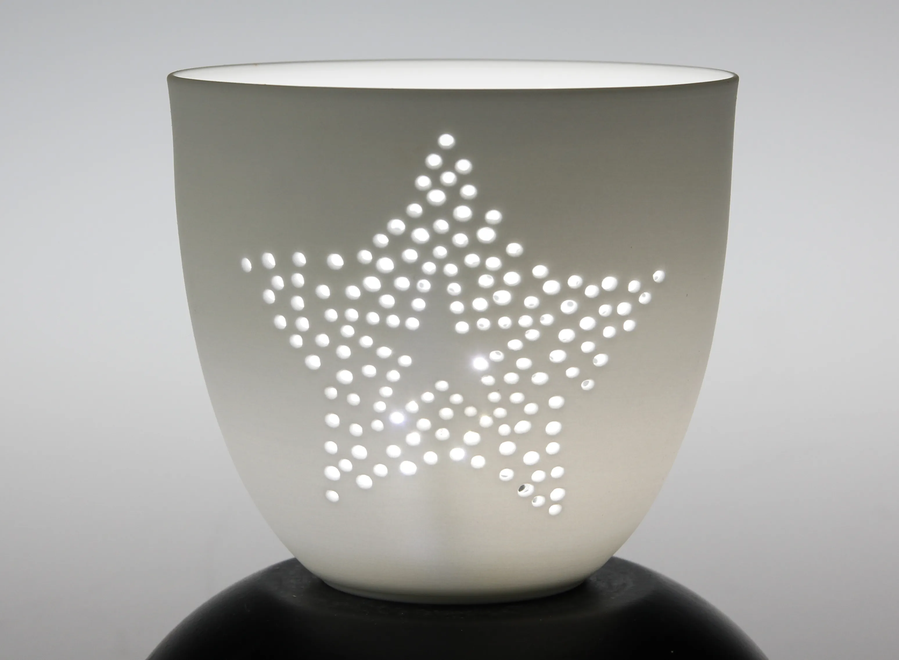 Porzellan-Kerzenbecher "Stern", weiß - ideal für Teelichter